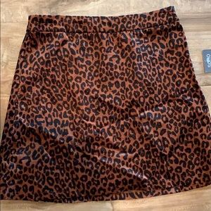 Leopard print skirt size SM. New with tags!